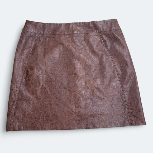 Love Riche Brown Faux Leather Croc Embossed Mini Skirt Size Large - Picture 1 of 13